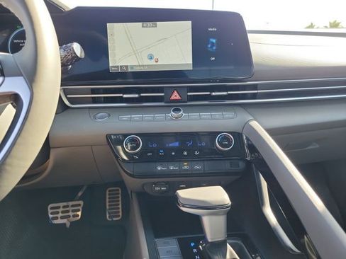 Used 2025 Hyundai Elantra SEL FWD image 14