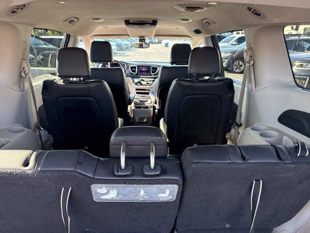 Used 2017 Chrysler Pacifica Touring-L FWD image 24