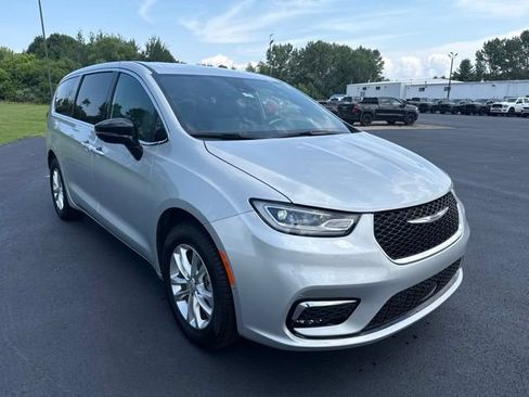 New 2026 Chrysler Pacifica Select AWD/4WD image 7