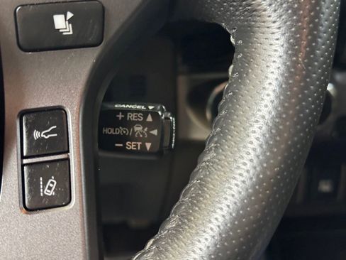 Used 2018 Toyota Tacoma TRD Sport AWD/4WD image 33