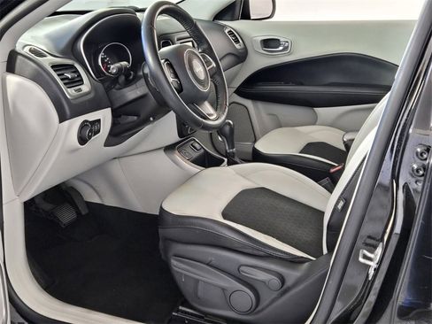 Used 2018 Jeep Compass Latitude image 7