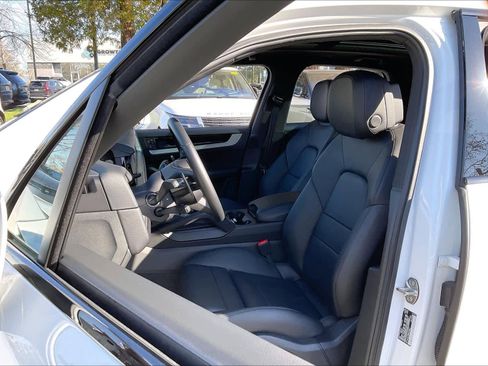 Used 2024 Porsche Cayenne AWD/4WD image 27