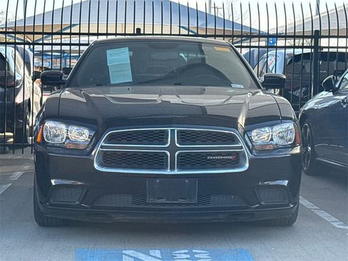 Used 2013 Dodge Charger SE w/ Connectivity Group image 2