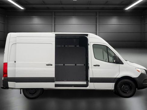 Used 2025 Mercedes-Benz Sprinter 2500 image 6