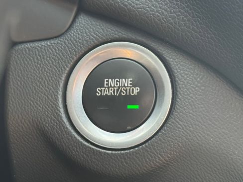 Used 2019 Chevrolet Equinox LT w/ Driver Convenience Package image 6