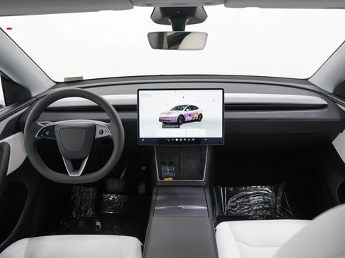 Used 2026 Tesla Model Y AWD image 13