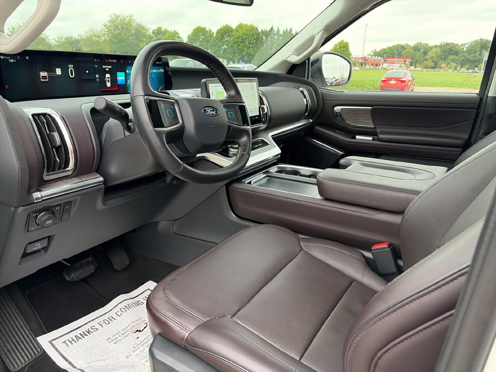 Used 2026 Ford Expedition Max Platinum w/ Platinum Ultimate Package AWD/4WD image 18