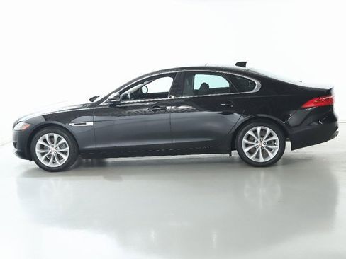 Used 2018 Jaguar XF Premium image 4