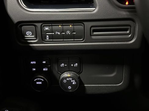 Used 2023 Chevrolet Suburban LT AWD/4WD image 19