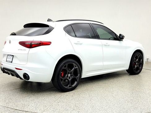 Used 2023 Alfa Romeo Stelvio Veloce AWD/4WD image 5