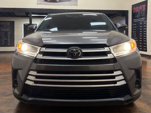 Used 2018 Toyota Highlander LE AWD/4WD image 5