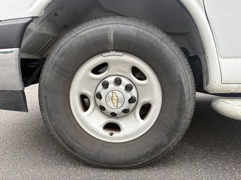 Used 2025 Chevrolet Express 2500 w/ Driver Convenience Package RWD image 16