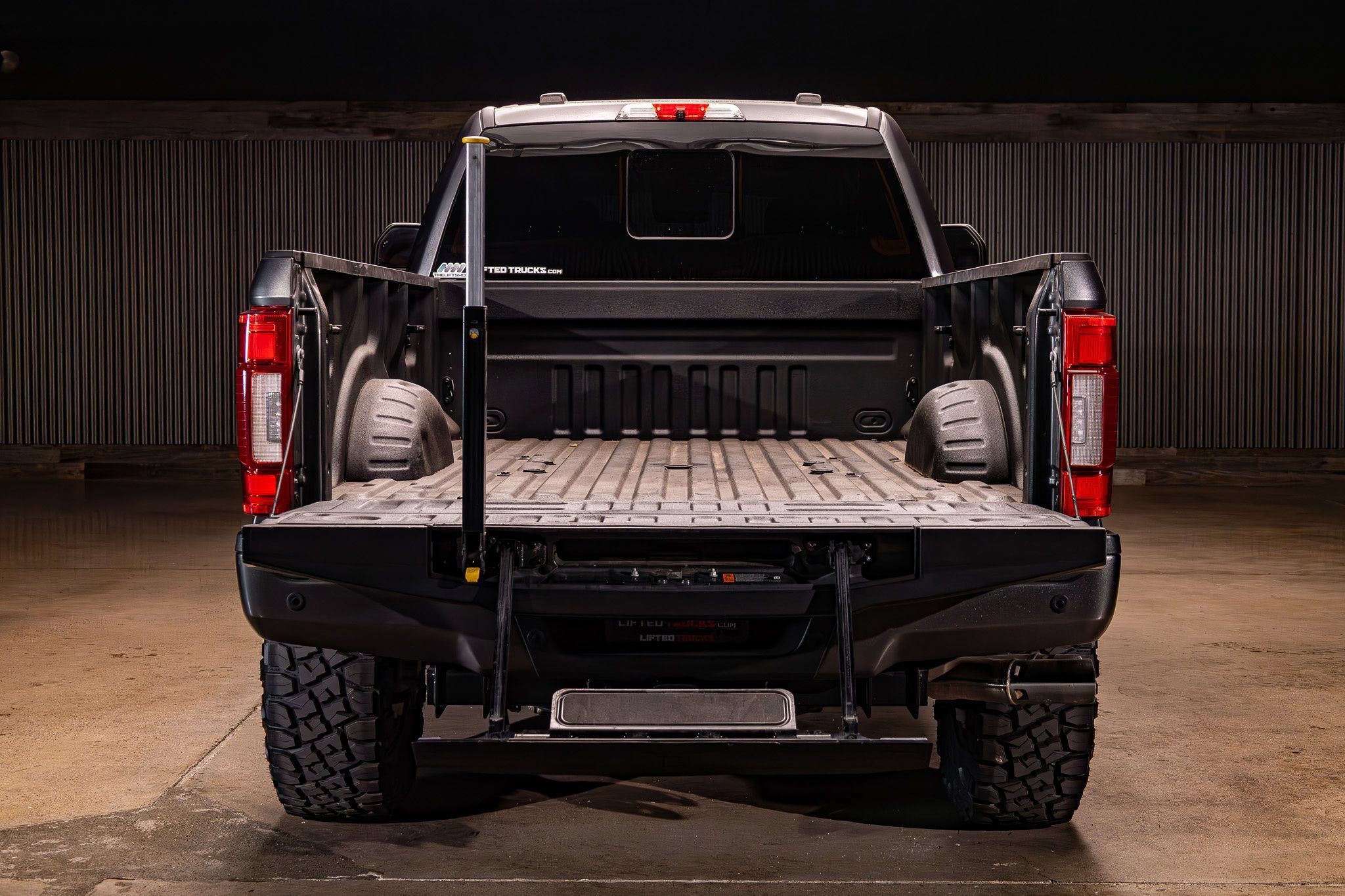 Used 2020 Ford F350 Platinum AWD/4WD image 9