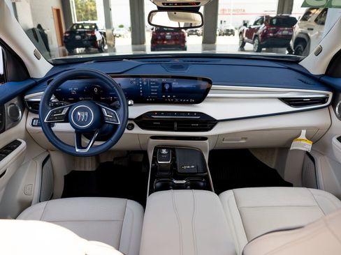 Used 2025 Buick Enclave Avenir AWD/4WD image 21