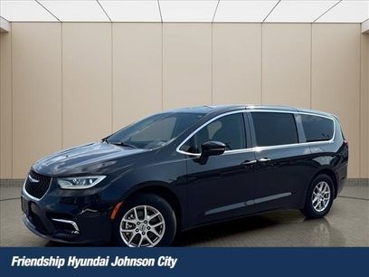 Used 2023 Chrysler Pacifica Touring-L