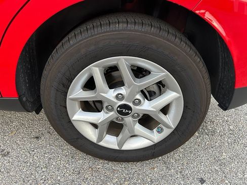 Used 2025 Kia Soul LX w/ LX Technology Package FWD image 10