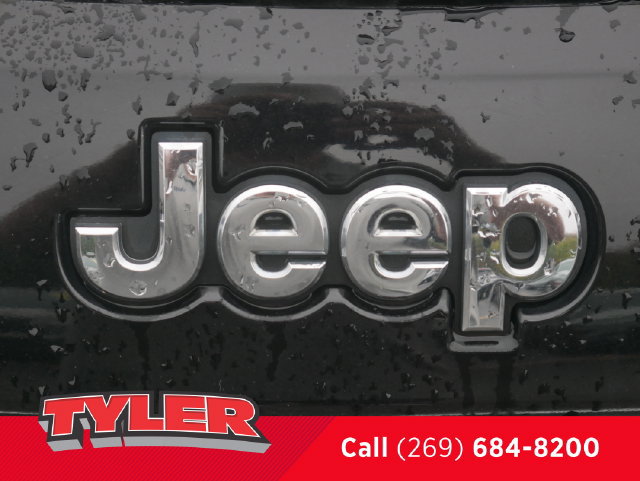 Used 2019 Jeep Grand Cherokee Overland AWD/4WD image 15