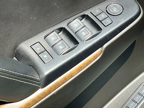 Used 2019 GMC Yukon XL Denali w/ Open Road Package AWD/4WD image 18