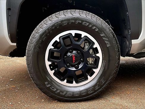 Used 2024 Toyota Tacoma TRD Off-Road AWD/4WD image 34