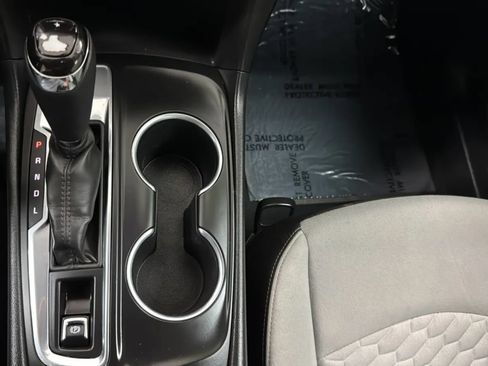 Used 2021 Chevrolet Equinox LS FWD image 12
