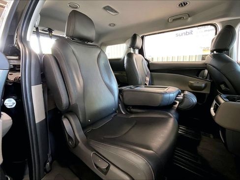 Used 2026 Kia Carnival FWD image 17