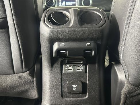 Used 2022 Jeep Wrangler Unlimited Sahara AWD/4WD image 19