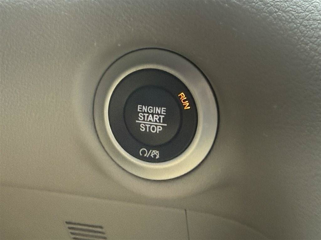 Used 2023 Chrysler Pacifica Touring-L FWD image 30