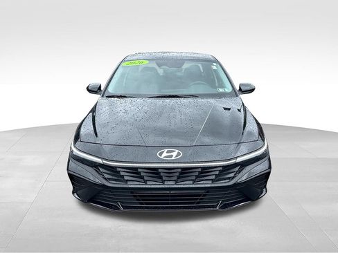 Used 2026 Hyundai Elantra SE FWD image 2