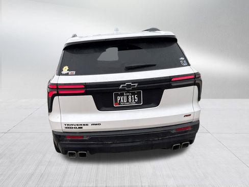 Used 2025 Chevrolet Traverse RS image 5