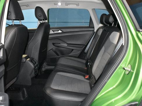 New 2026 Volkswagen Taos SE FWD image 15