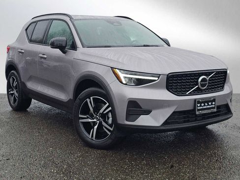 New 2026 Volvo XC40 B5 Core w/ Climate Package image 1