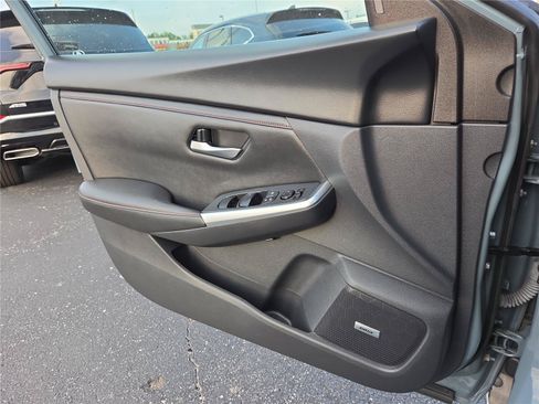 Used 2024 Nissan Sentra SR w/ SR Premium Package FWD image 18