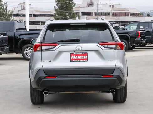 Certified 2022 Toyota RAV4 XLE w/ Convenience Package FWD image 6