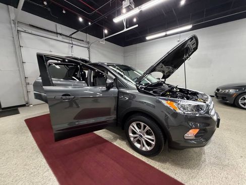 Used 2019 Ford Escape SE image 39