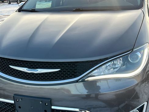 Used 2018 Chrysler Pacifica Limited w/ Tire & Wheel Group image 11