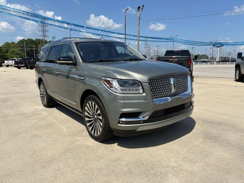 Used 2019 Lincoln Navigator Reserve w/ Cargo Package AWD/4WD image 4