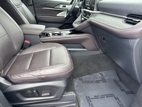 Used 2025 Ford Explorer Platinum w/ LUX Leather Package AWD/4WD image 30