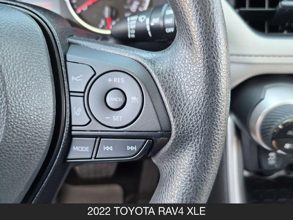 Used 2022 Toyota RAV4 XLE AWD/4WD image 18