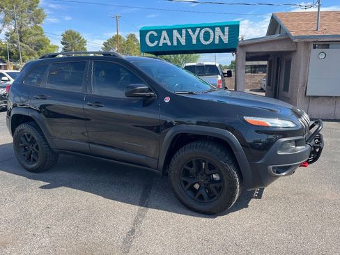 Used 2014 Jeep Cherokee Trailhawk w/ Comfort/Convenience Group AWD/4WD image 2