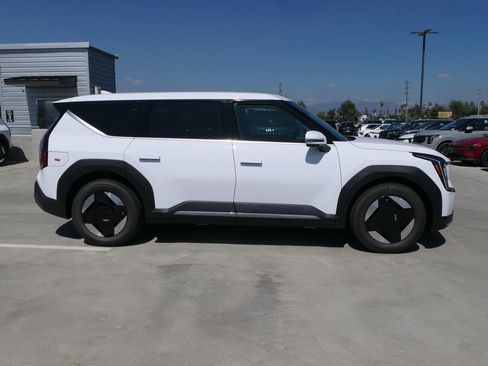 New 2026 Kia EV9 Light image 2
