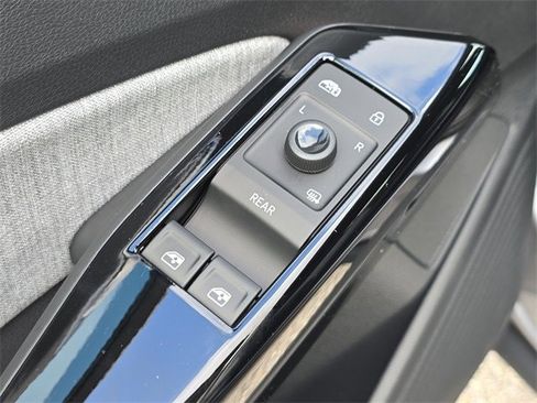 New 2025 Volkswagen ID.4 Pro image 16