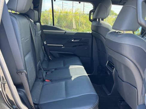 Used 2024 Lexus GX 550 w/ Accessory Package (31) AWD/4WD image 10