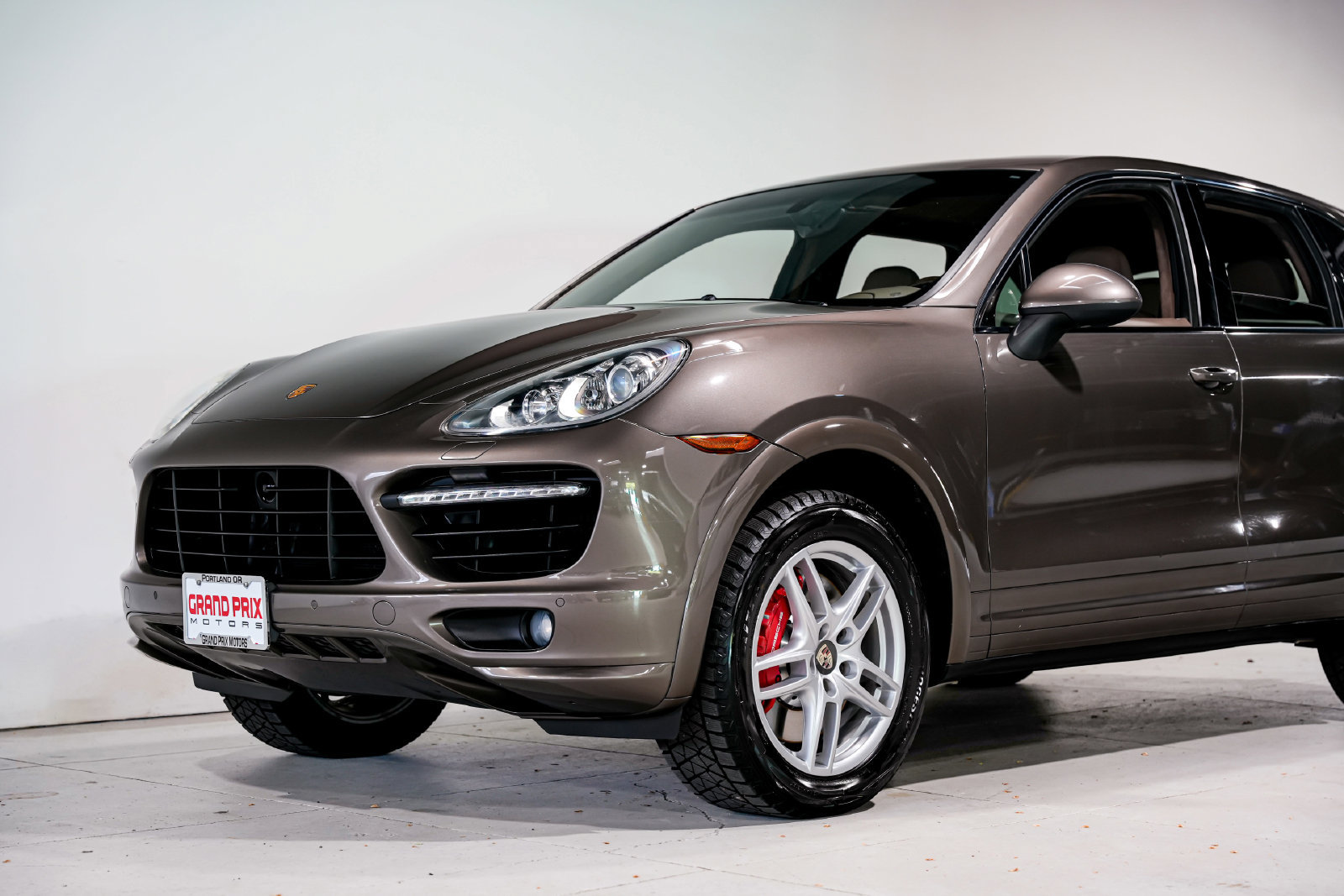 Used 2013 Porsche Cayenne Turbo AWD/4WD image 40