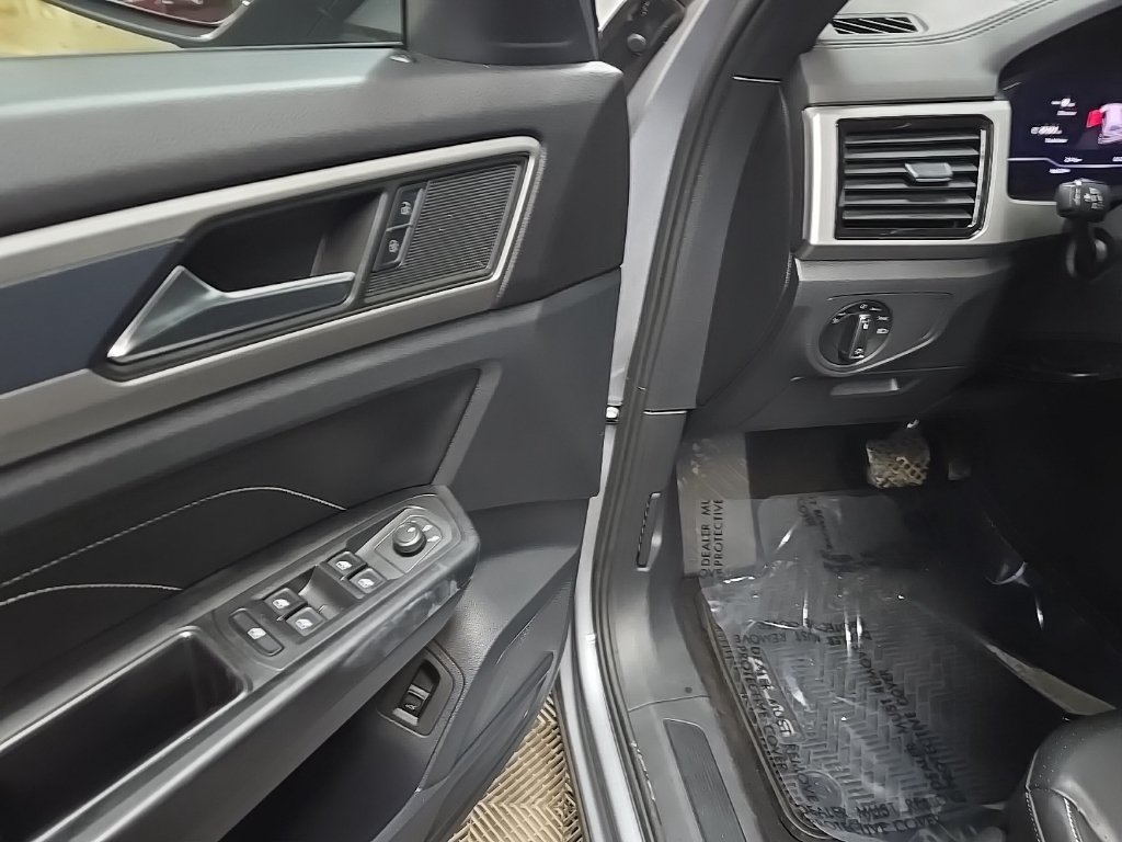 Used 2020 Volkswagen Atlas Cross Sport SEL FWD image 25