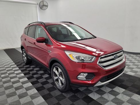 Used 2017 Ford Escape SE w/ Equipment Group 201A FWD image 13