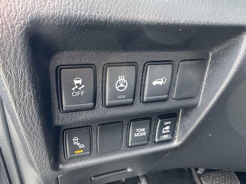 Used 2020 Nissan Pathfinder Platinum image 40