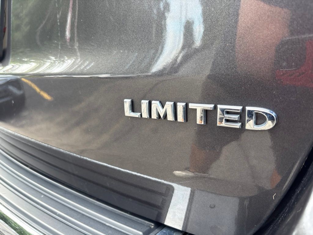 Used 2019 Jeep Grand Cherokee Limited w/ Trailer Tow Group IV AWD/4WD image 14