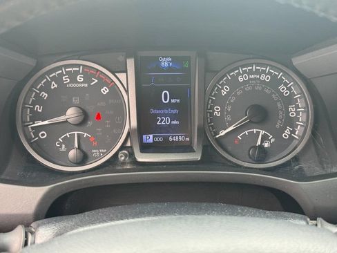 Used 2020 Toyota Tacoma TRD Off-Road AWD/4WD image 25