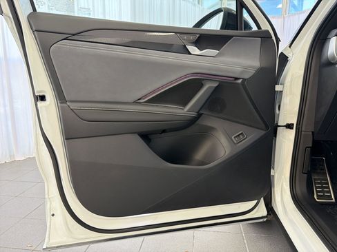 New 2026 Volkswagen Tiguan SE R-Line FWD image 21