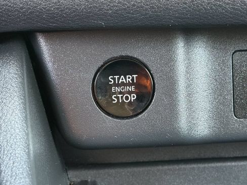 Used 2025 Nissan Rogue SV AWD/4WD image 21